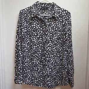 Banana Republic Classic Fit Button-Down in Women's M